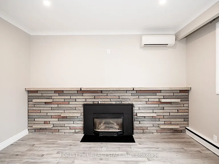 135 Ashbrook Ct #LOWER — Photo 2