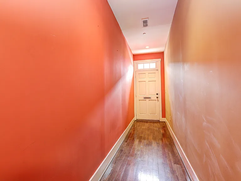 1724 Fleet St — Photo 2