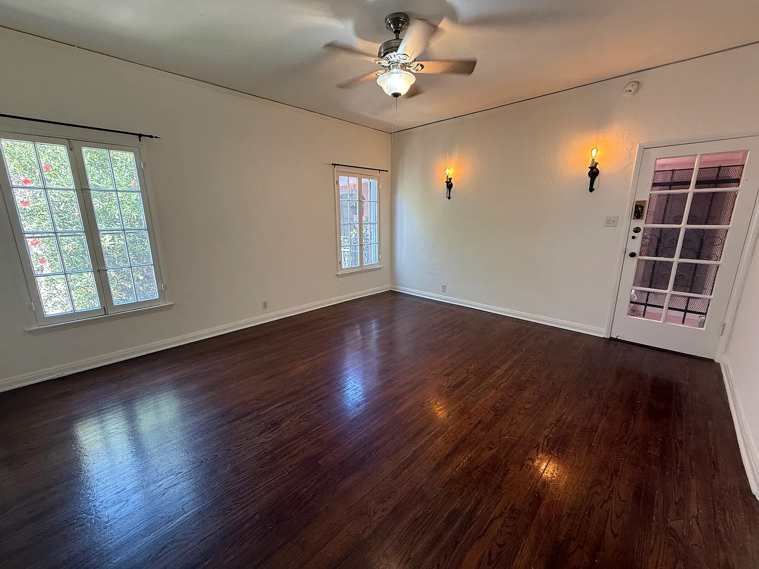 Studio, 750 sqft, $1,650 — Photo 2