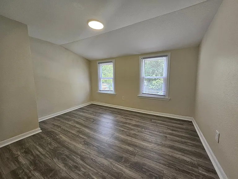 212 Middle St — Photo 16