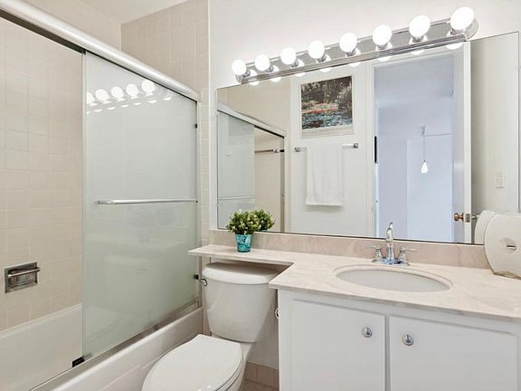 2nd image of 2020 N Lincoln Park W APT 18K