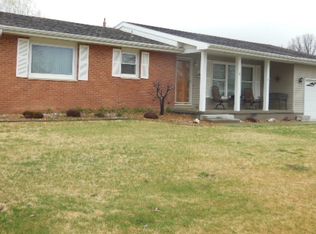 6 Sunset Dr, Flora, IL 62839