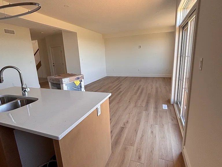 1622 Upper West Ave — Photo 4
