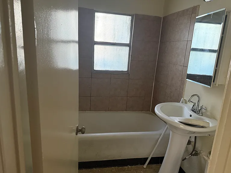 246 1/2 S Kenmore Ave #J203 — Photo 9