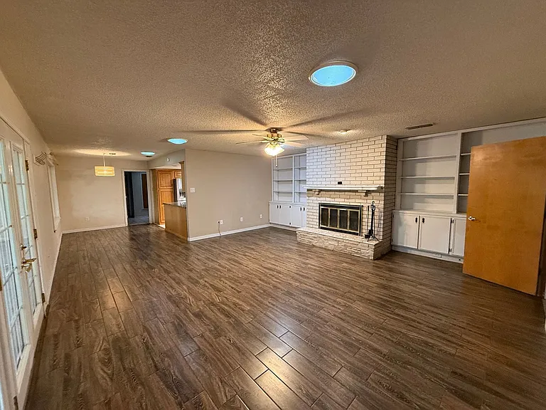 1401 Hillcrest Dr — Photo 28