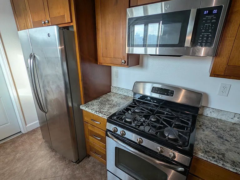 1221 Fordham Ave — Photo 25