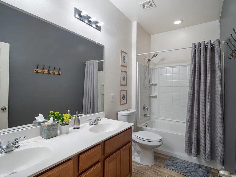 8753 W Lamar Rd — Photo 16