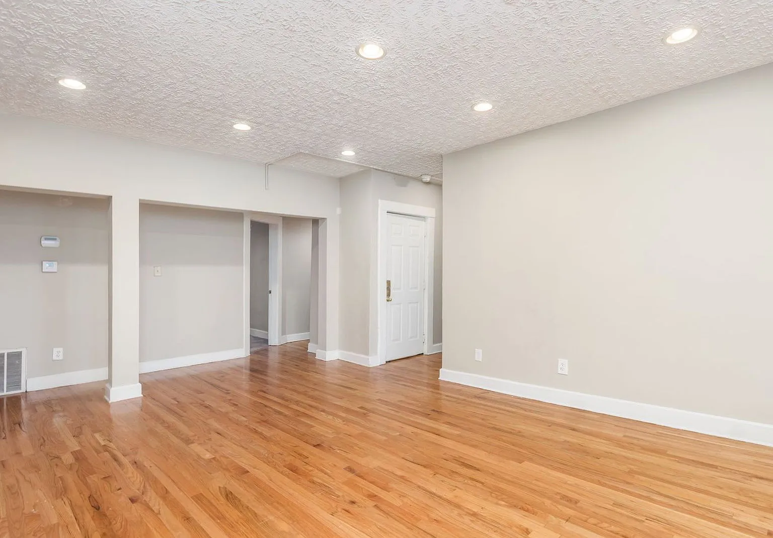 5 bed, 2.0 bath, $2,070 — Photo 4