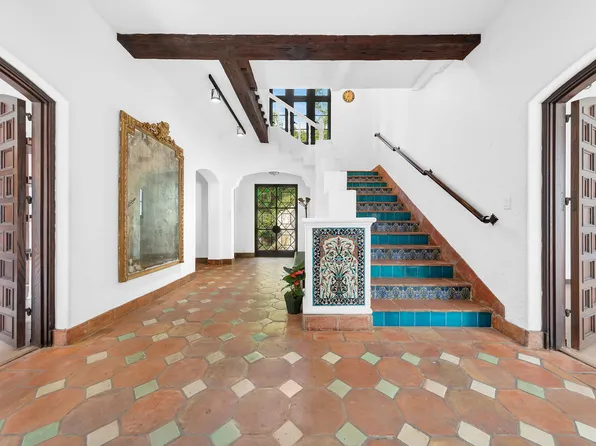 4621 Waldo Avenue image 3 of 18