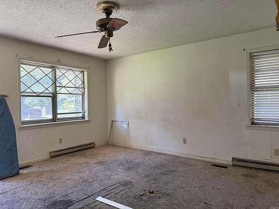 4th image of 1220 Farley St