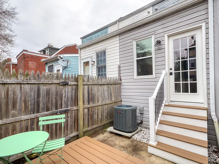 350 Lamont Pl — Photo 11