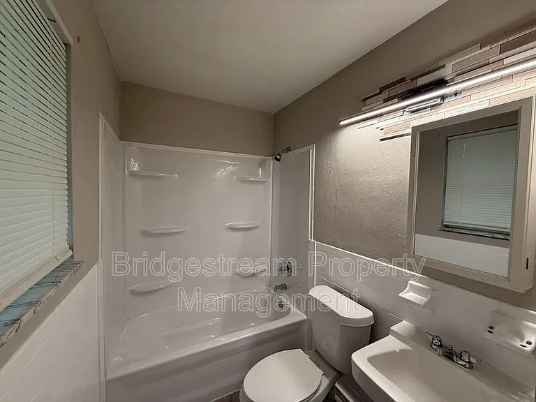 2609 Revere Ave #E — Photo 6