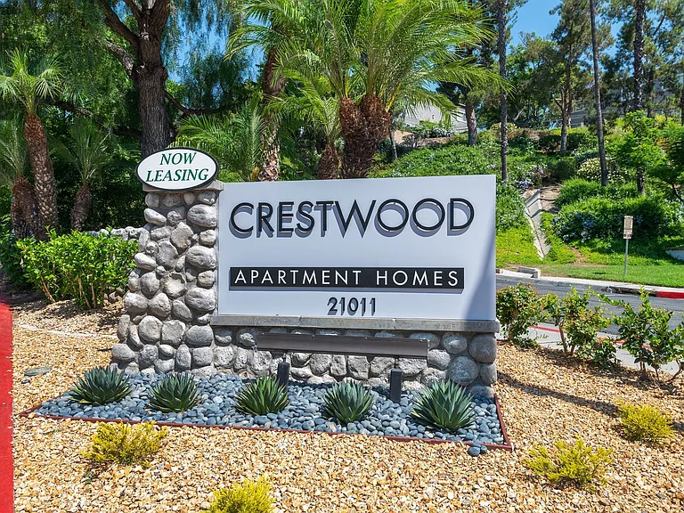 Crestwood Apartment Homes — Photo 12