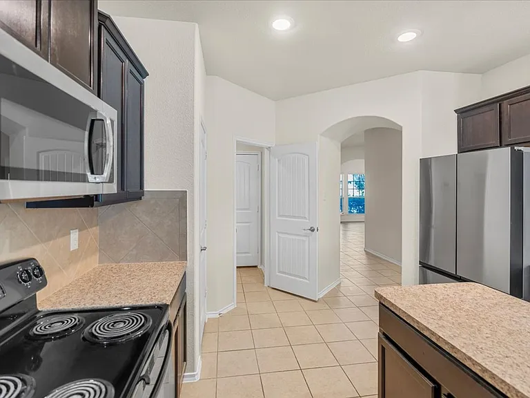 1729 Park Trails Blvd — Photo 3