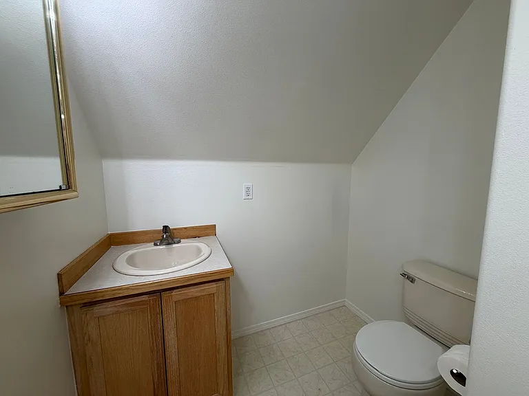 2323 E 68th Ave — Photo 10