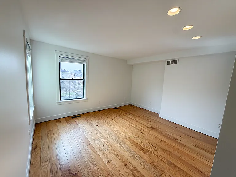 1722 Main St #2 — Photo 5