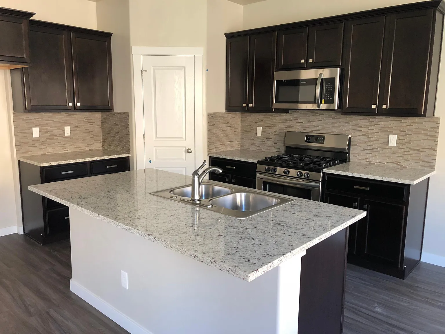 3 bed, 1848 sqft, $2,750 — Photo 2