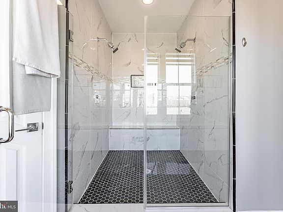 4th image of 500 Riversail Ln #438