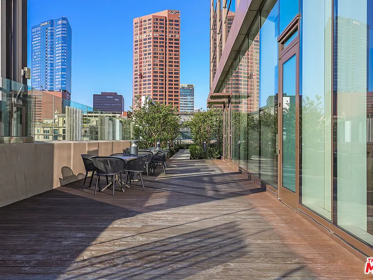 889 Francisco St #2011 — Photo 33