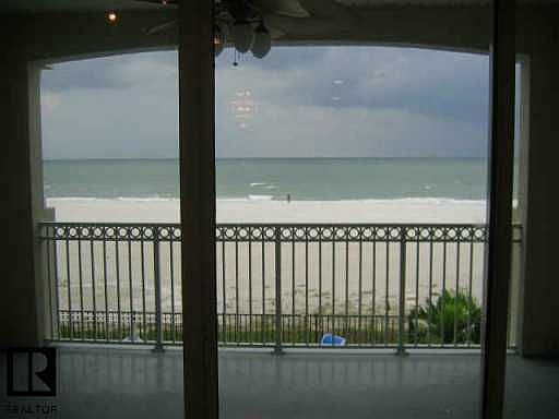 Two Balconies with amazing view