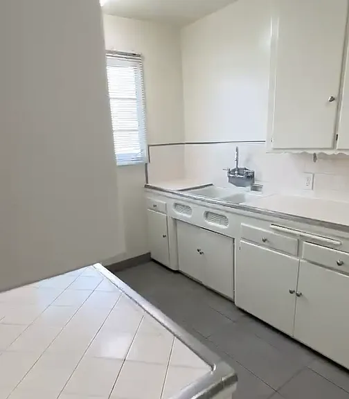 527 1/2 Glenrock Ave — Photo 12