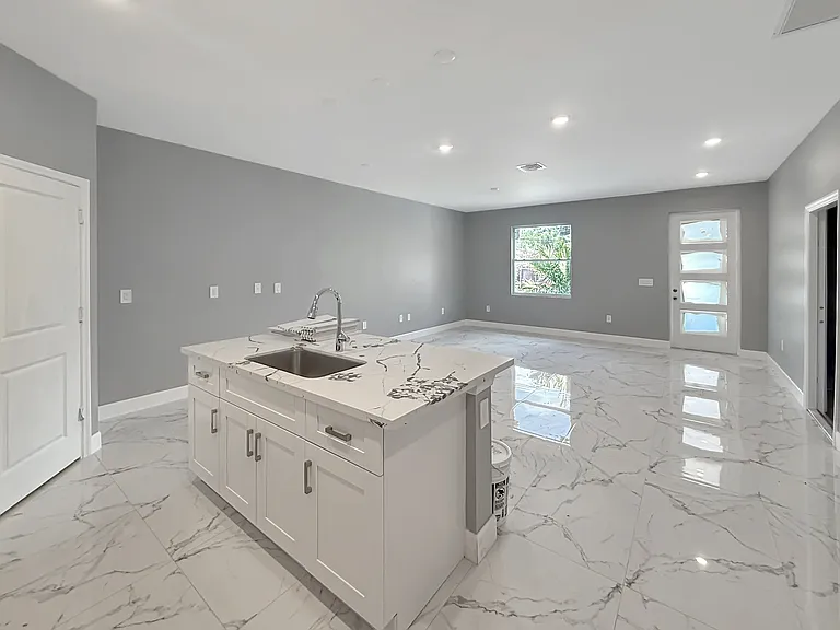 5325 27th St SW — Photo 3