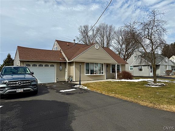3rd image of 427 Van Roen Rd