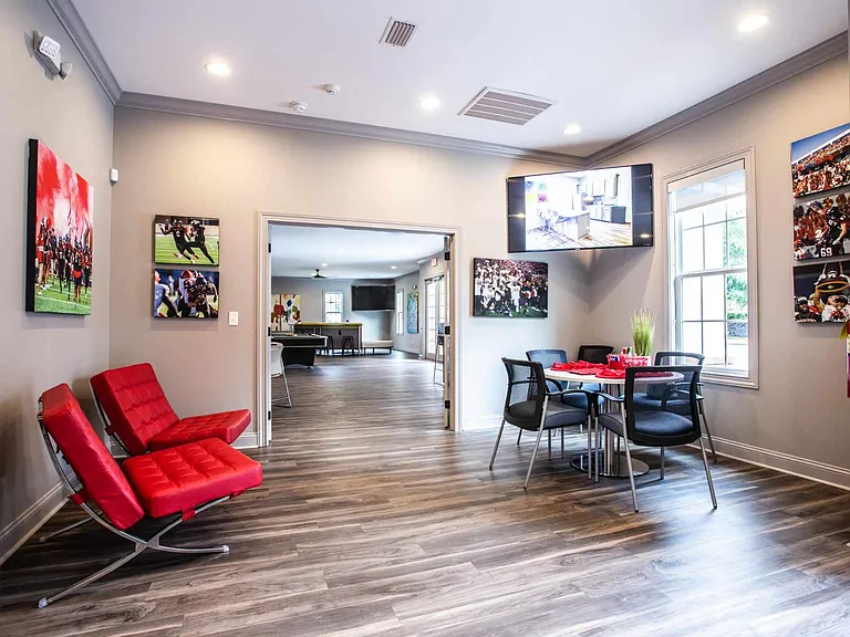 The Gates at Valdosta - Student Housing Priced Per Person — Photo 16
