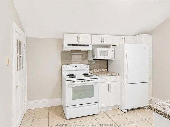 5th image of 2177 Dougall Ave