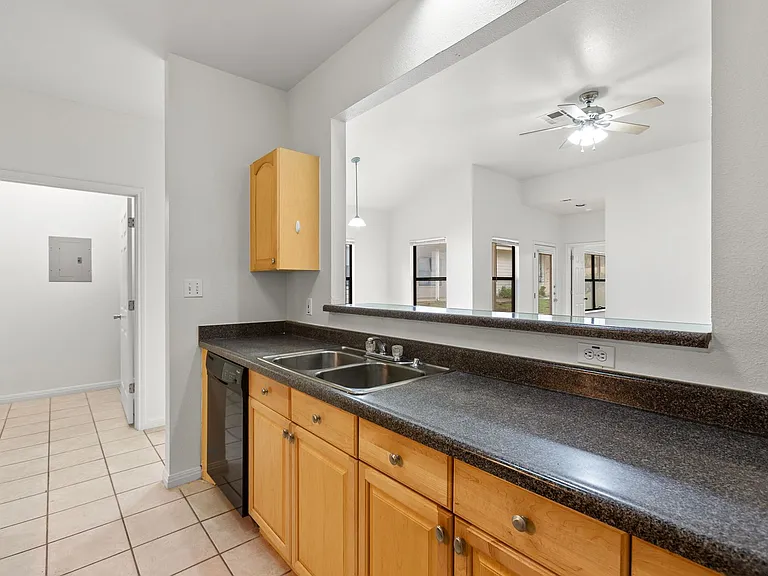 1103 Advance St — Photo 12
