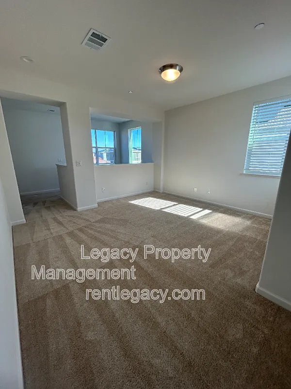 4 bed, 3.0 bath, 2164 sqft, $3,099 — Photo 3