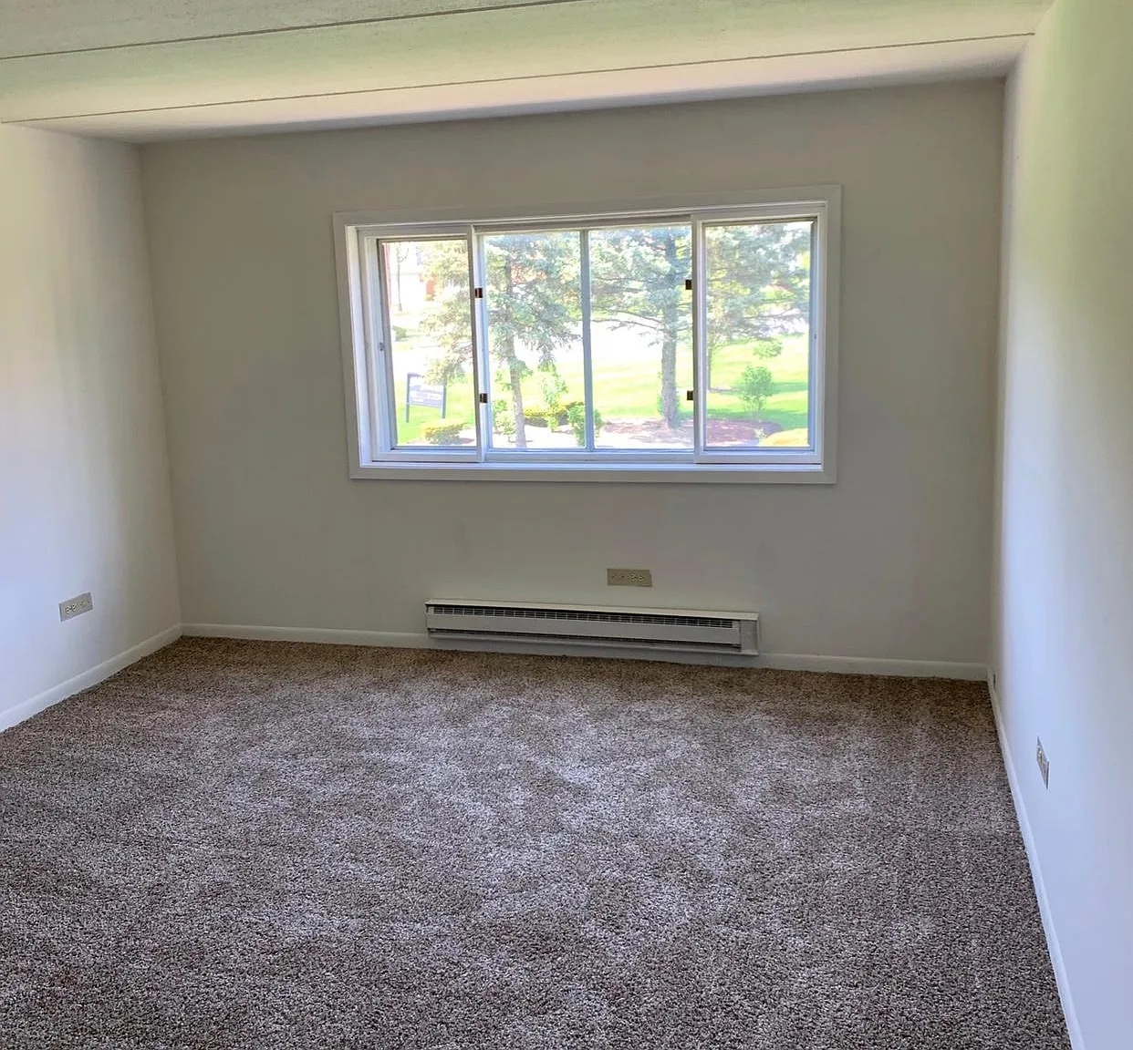 335 N Columbine Ave — Photo 2