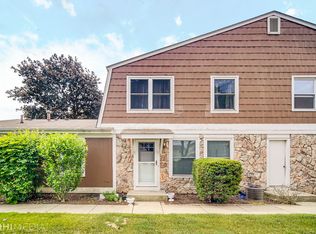 225 Sunset Ct, Vernon Hills, IL 60061