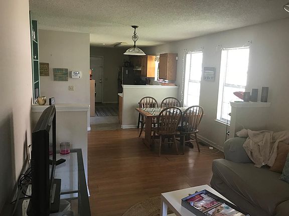 5th image of 1134 E 8th St