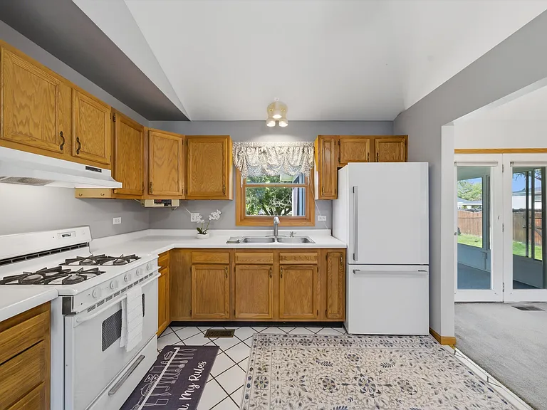 752 Rosanne St — Photo 19
