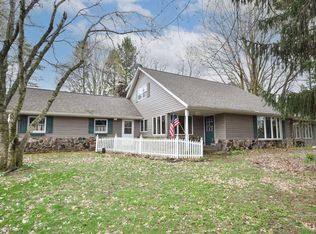 5959 Log House Rd, Hartford, WI 53027