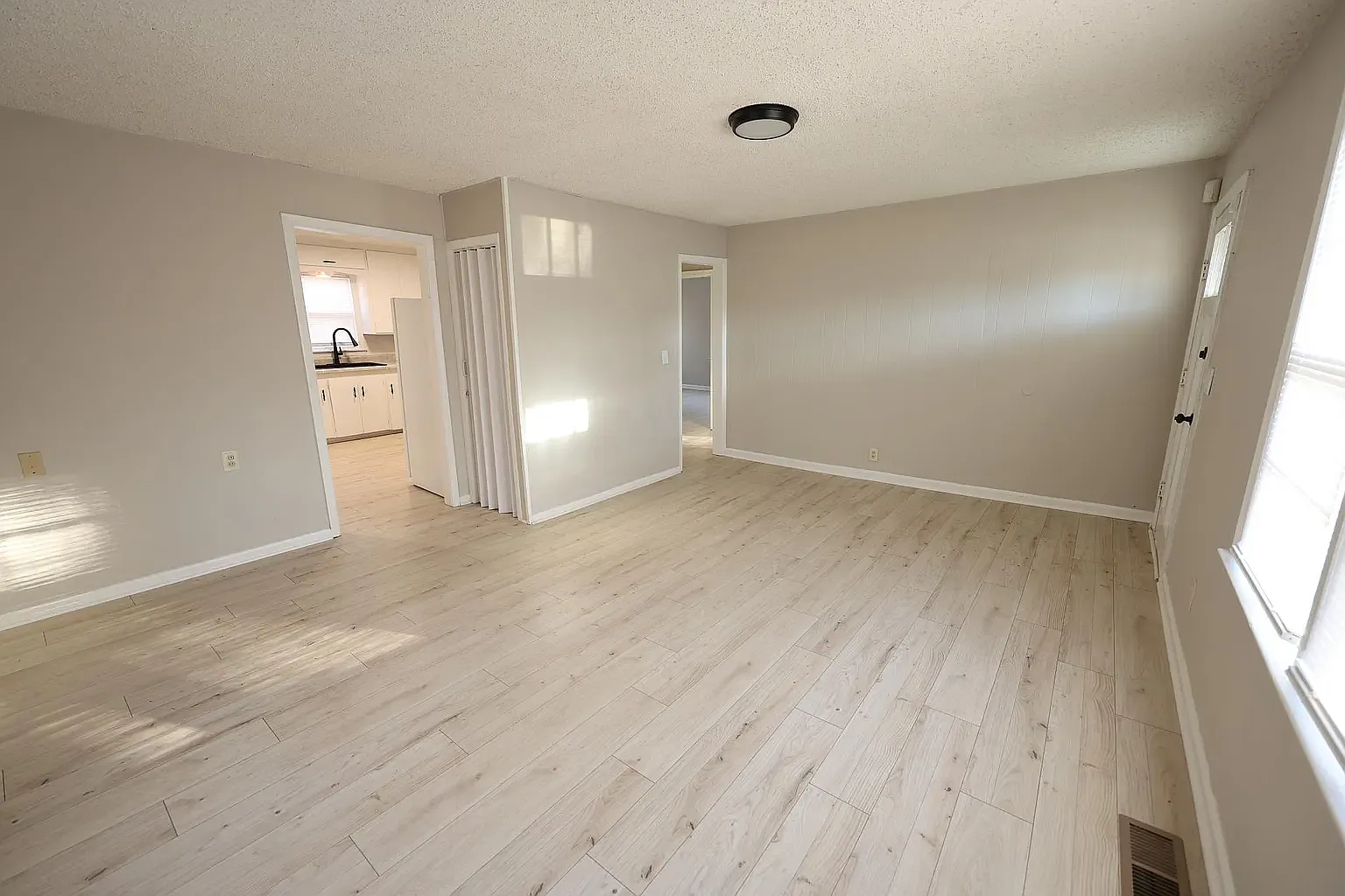2 bed, 896 sqft, $950 — Photo 4
