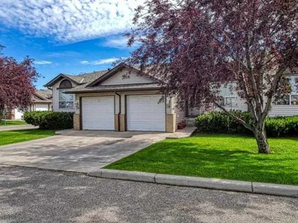 74 E Tararidge Cir NE, Calgary, AB T3J 3W4