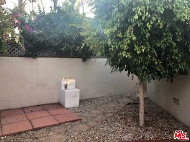 806 Venice Blvd — Photo 5