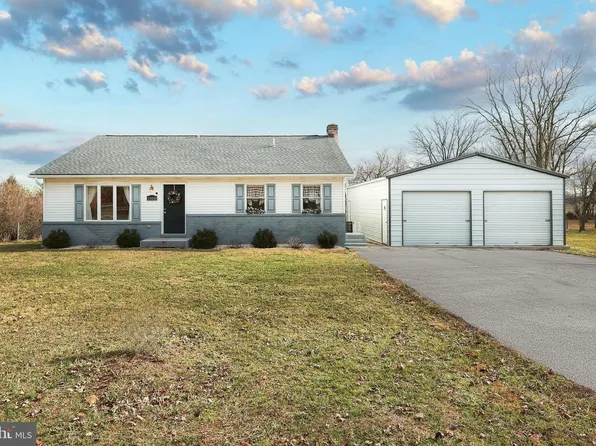 1068 Centennial Ave, Hanover, PA 17331