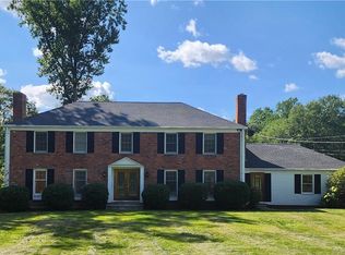 15 Wolf Tree Dr, Woodbridge, CT 06525