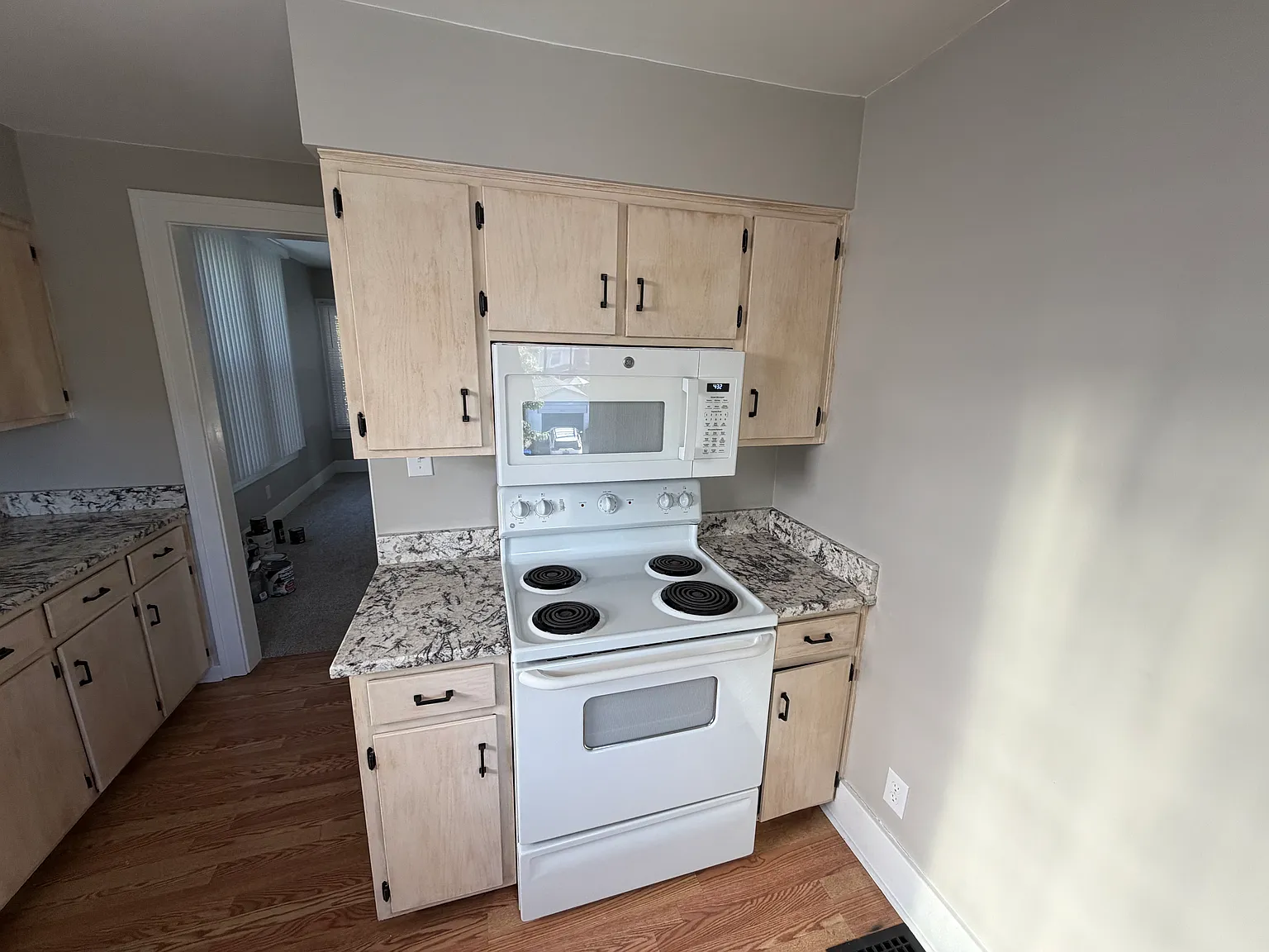2 bed, 900 sqft, $1,500 — Photo 4