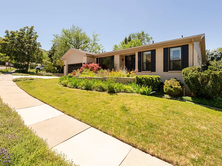 1362 S Embassy Way — Photo 25