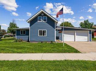 304 13th St, Belle Plaine, IA 52208