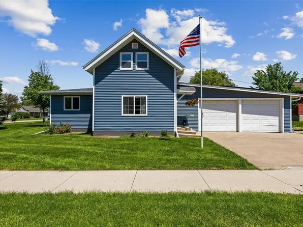304 13th St, Belle Plaine, IA 52208