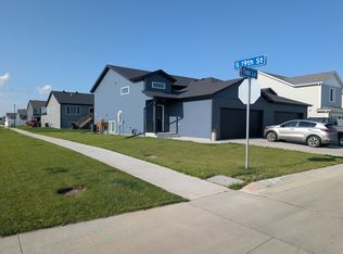 1896 Tobi Ln, Grand Forks, ND 58201