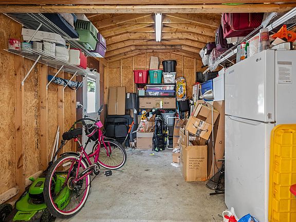 3rd image of 636 Hemlock Ave. #636