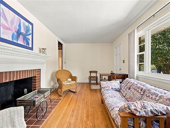 2nd image of 505 Paris St