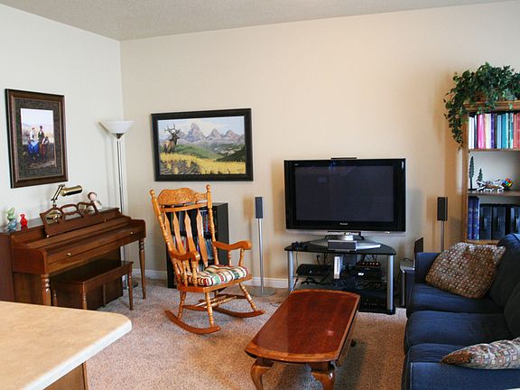4th image of 3230 W Desert Lily Dr