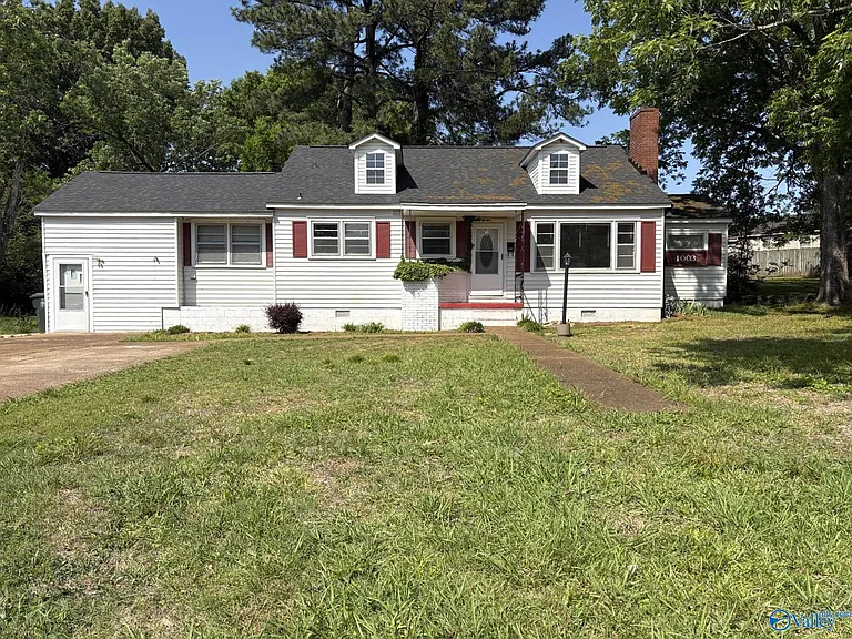 1003 E Washington St — Photo 1